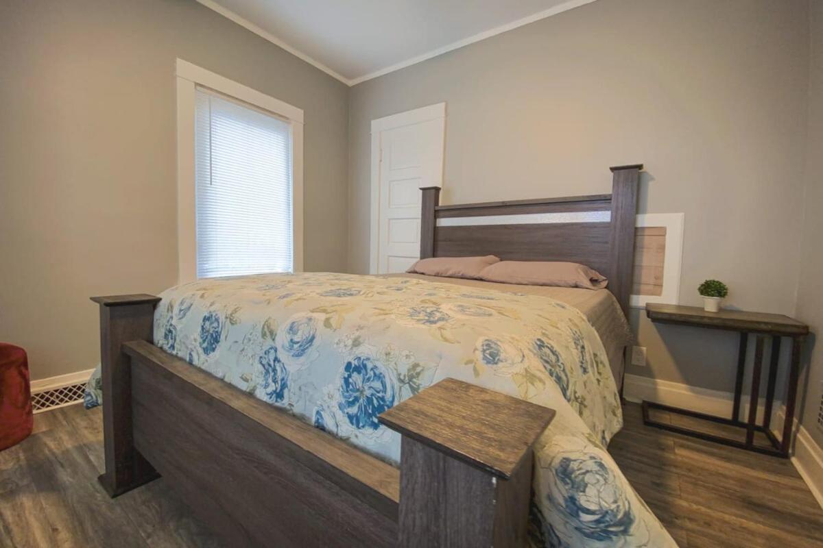 Large 6Br, 2 Bath In Niagara Falls Zewnętrze zdjęcie